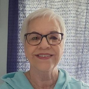 Meet your Posher, Lois